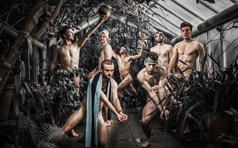 To Kέμπριτζ «ξεγυμνώνεται»: Φοιτητές «βγήκαν από τα ρούχα τους» για φιλανθρωπικούς σκοπούς [εικόνες]  | iefimerida.gr 3