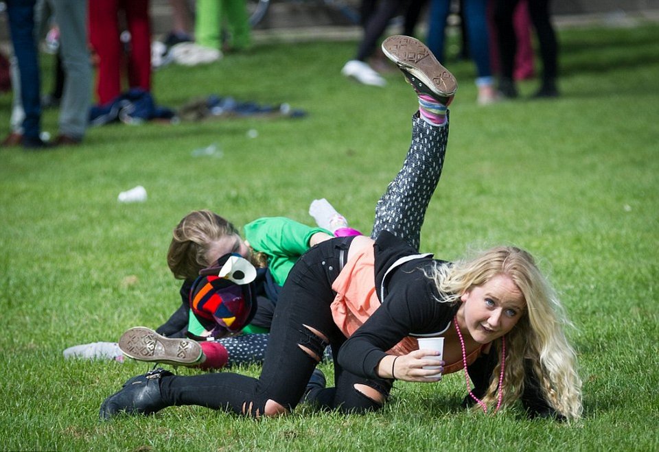 Στριπτίζ και μεθύσι δίχως όρια-Οταν οι φοιτητές του Κέμπριτζ αρχίζουν τις τρέλες [εικόνες] | iefimerida.gr 7