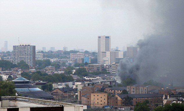 To Camden Town στο βόρειο Λονδίνο ζώστηκε χθες το βράδυ στις φλόγες [βίντεο & εικόνες] | iefimerida.gr 3