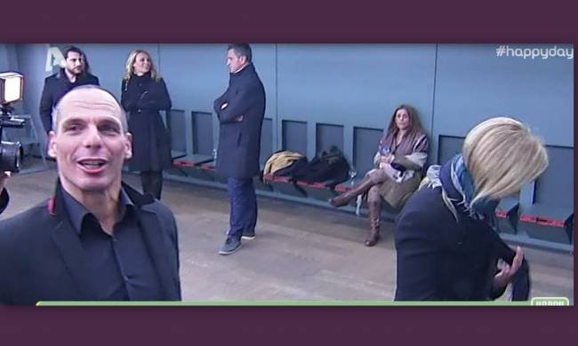 Απίστευτο περιστατικό ανάμεσα σε καμεραμάν και τον Γιάνη Βαρουφάκη [βίντεο] | iefimerida.gr 0