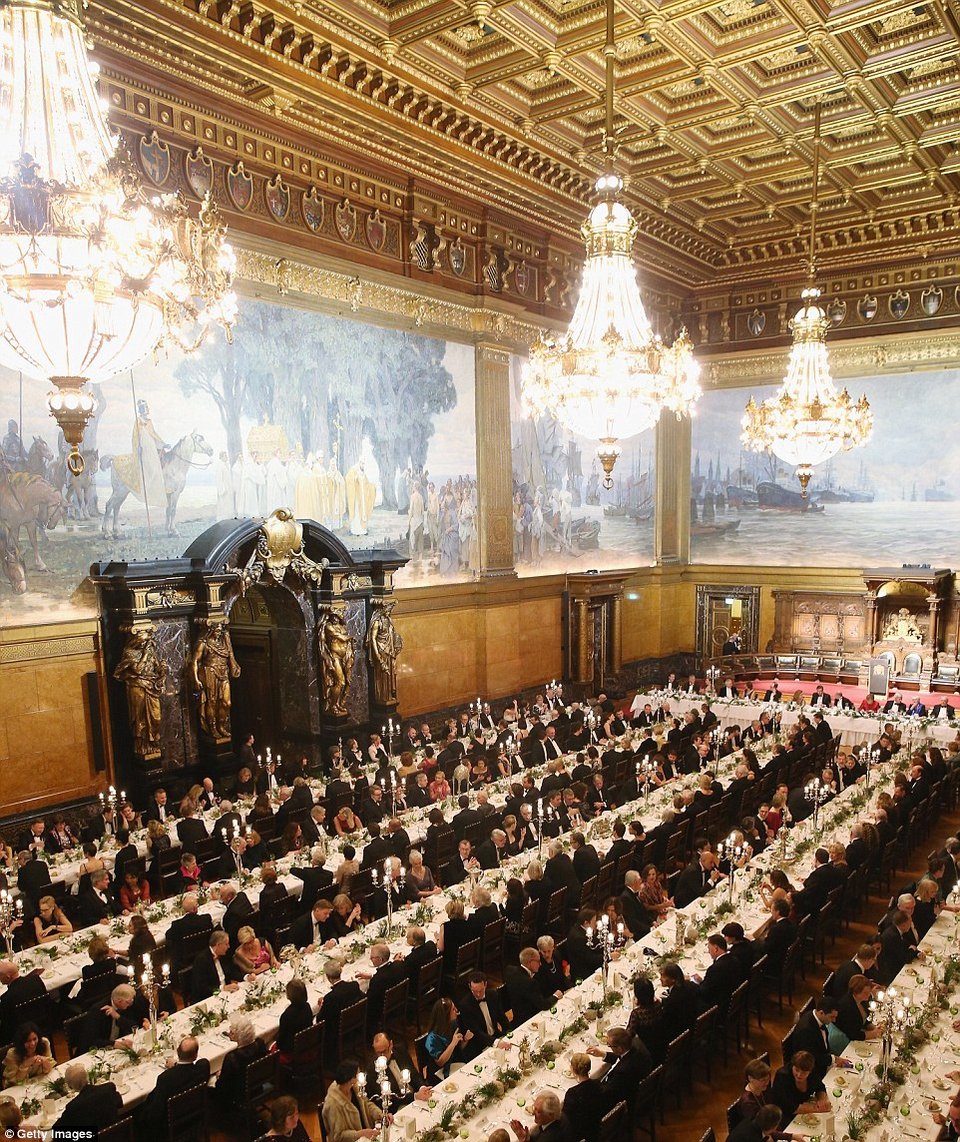 Το «βασιλικό» δείπνο που παρέθεσε η Μέρκελ στον Κάμερον [εικόνες] | iefimerida.gr 0