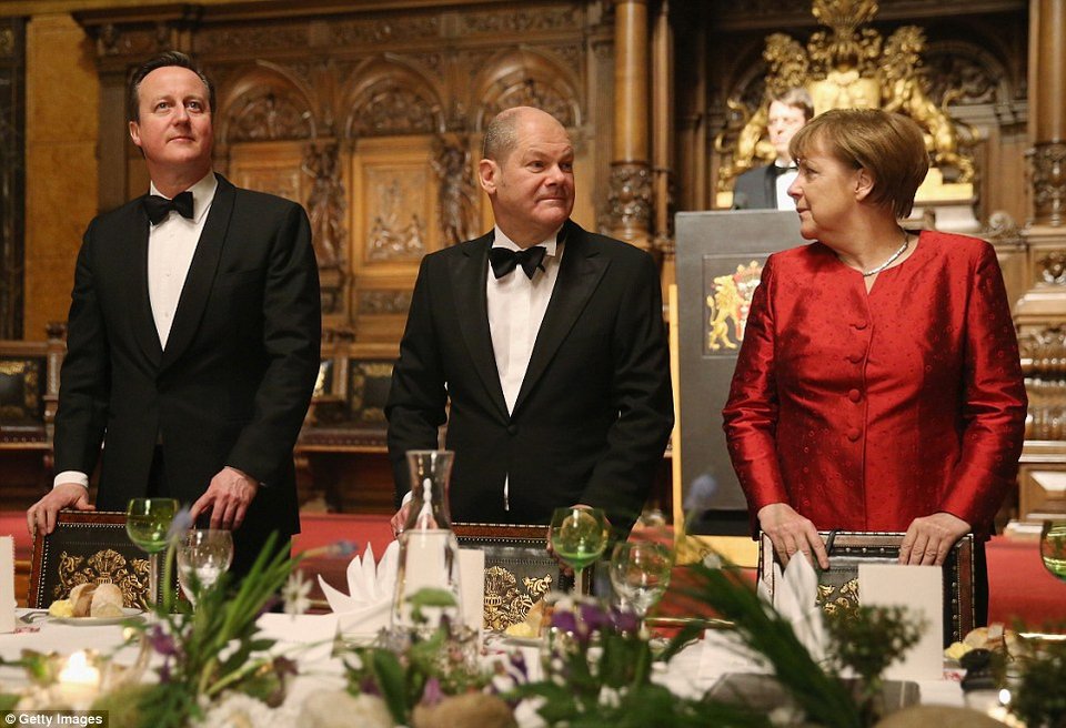 Το «βασιλικό» δείπνο που παρέθεσε η Μέρκελ στον Κάμερον [εικόνες] | iefimerida.gr 2