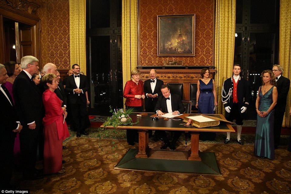 Το «βασιλικό» δείπνο που παρέθεσε η Μέρκελ στον Κάμερον [εικόνες] | iefimerida.gr 6