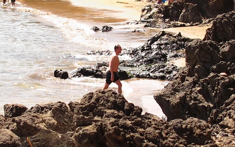 Πρωθυπουργικό... μπανιστήρι -Ο Ντέιβιντ Κάμερον ρίχνει κρυφές ματιές σε γυμνόστηθες τουρίστριες [εικόνες]    | iefimerida.gr 1