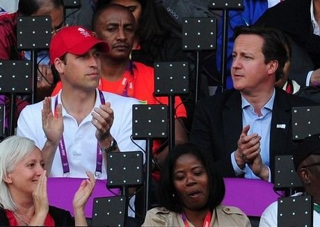 Πανηγυρισμοί και χασμουρητά: Οι διάσημοι παρακολουθούν από κοντά Ολυμπιακούς [εικόνες] | iefimerida.gr 5