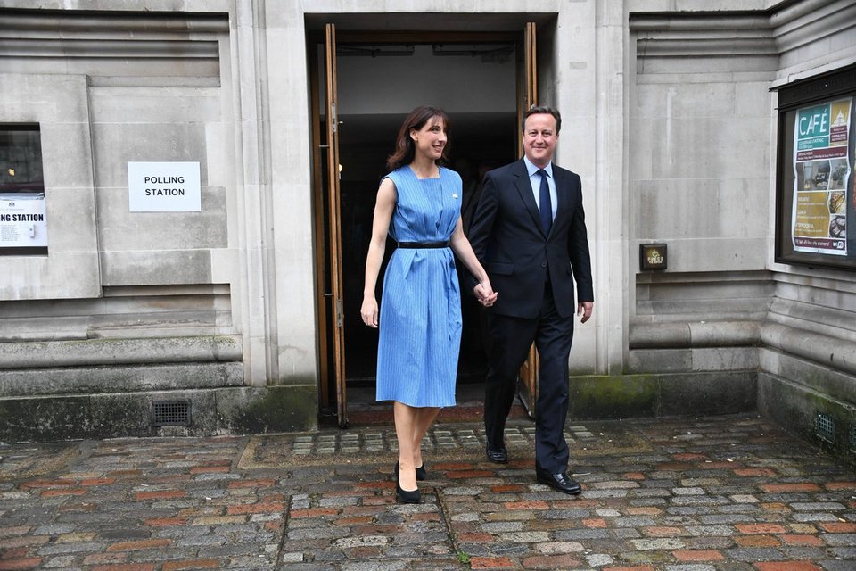 Κάμερον, Κλίντον, Μέρκελ: Οι πανίσχυροι πολιτικοί που κατάφεραν να κρατήσουν τους γάμους τους [εικόνες] | iefimerida.gr 3