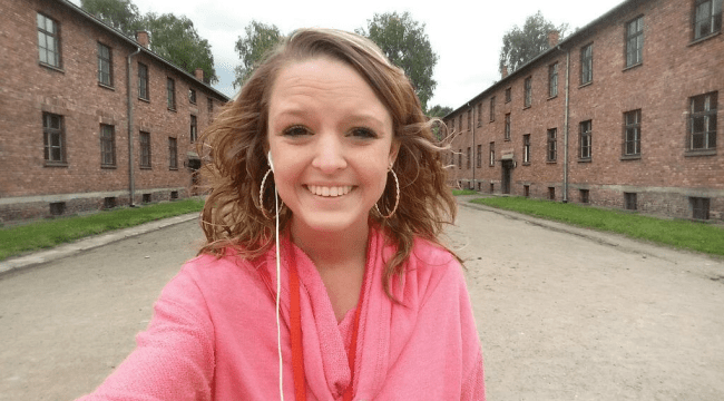 Βγάζει selfie στο Αουσβιτς και το διαδίκτυο την «σκοτώνει» [εικόνες] | iefimerida.gr 0