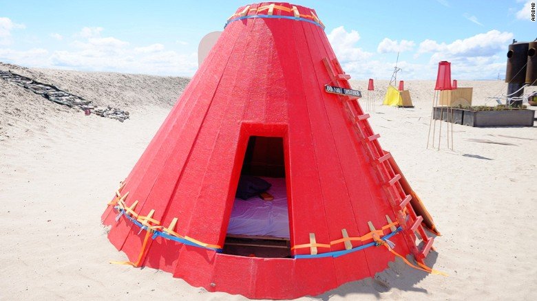 Δώδεκα έργα τέχνης μέσα στα οποία μπορεί να κοιμηθεί κάποιος [εικόνες] | iefimerida.gr 5