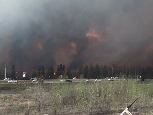 Τεράστια πυρκαγιά στον Καναδά -Εκκένωσαν πόλη 80.000 κατοίκων [εικόνες & βίντεο] | iefimerida.gr 2