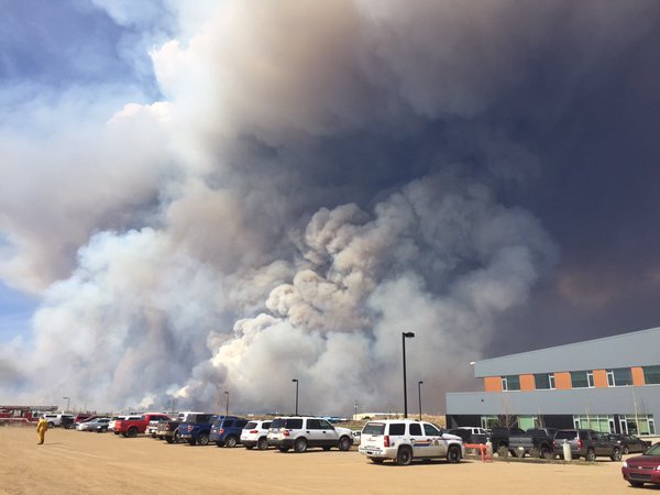 Τεράστια πυρκαγιά στον Καναδά -Εκκένωσαν πόλη 80.000 κατοίκων [εικόνες & βίντεο] | iefimerida.gr 3