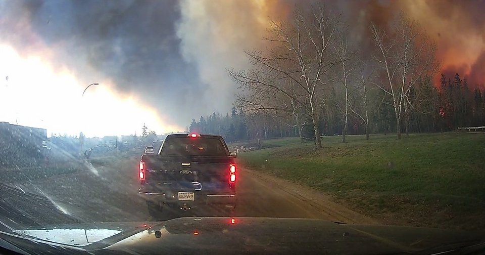 Εικόνες Αποκάλυψης στον Καναδά – Τρομακτική πυρκαγιά [εικόνες& βίντεο] | iefimerida.gr 0