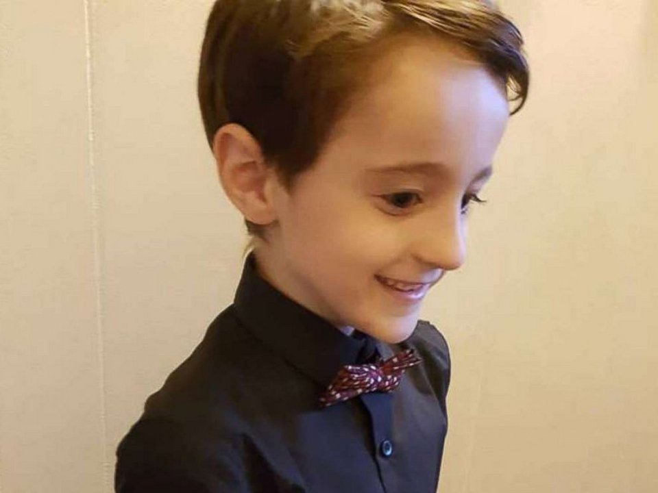 Καναδός κομμωτής βρήκε τον τρόπο να κουρέψει αυτιστικό παιδί 6 ετών [εικόνες] | iefimerida.gr 2