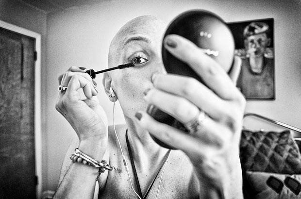 Eνας φωτογράφος απαθανατίζει συγκλονιστικά όλα τα στάδια του καρκίνου που πέρασε η γυναίκα του ως το τέλος [εικόνες] | iefimerida.gr 10