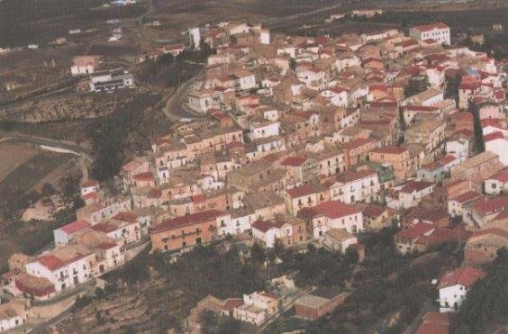 Μία μικρή γουστόζικη ιταλική πόλη δίνει μέχρι και 2.000 ευρώ σε όποιον θέλει να εγκατασταθεί εκεί [εικόνες] | iefimerida.gr 1