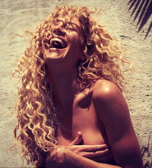 Supermodel τουιτάρει «αποκαλυπτική» φωτό της από το St.Bart [εικόνα] | iefimerida.gr 0