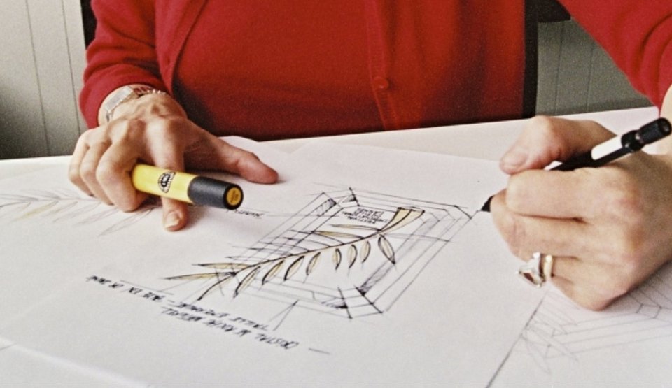 Ολόχρυσος και γεμάτος διαμάντια ο Χρυσός Φοίνικας στις Κάννες: Βήμα-βήμα η δημιουργία του [εικόνες]  | iefimerida.gr 1