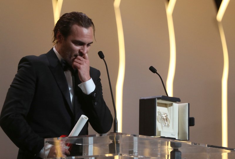 Κάννες: Χρυσός Φοίνικας στο «The Square», βραβείο σεναρίου για το Ελάφι του Λάνθιμου! | iefimerida.gr 4