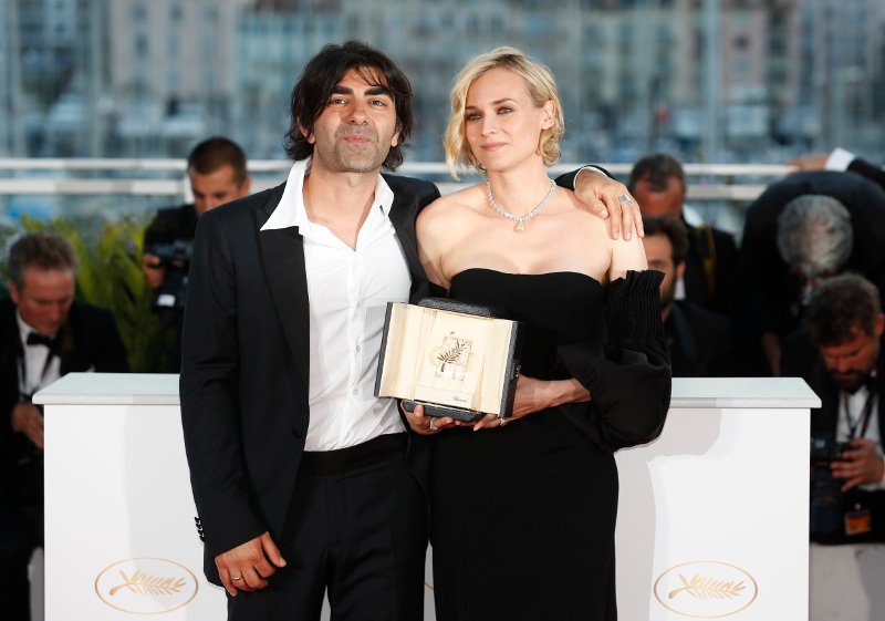 Κάννες: Χρυσός Φοίνικας στο «The Square», βραβείο σεναρίου για το Ελάφι του Λάνθιμου! | iefimerida.gr 3