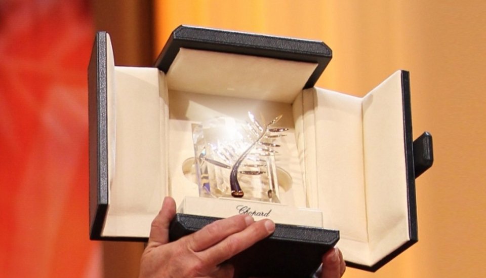 Ολόχρυσος και γεμάτος διαμάντια ο Χρυσός Φοίνικας στις Κάννες: Βήμα-βήμα η δημιουργία του [εικόνες]  | iefimerida.gr 5