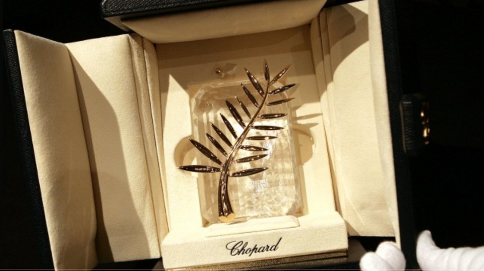 Ολόχρυσος και γεμάτος διαμάντια ο Χρυσός Φοίνικας στις Κάννες: Βήμα-βήμα η δημιουργία του [εικόνες]  | iefimerida.gr 6