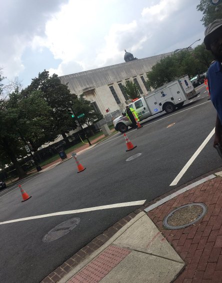 Αποκλείστηκε το Καπιτώλιο -Αυτοκίνητο τραυμάτισε αστυνομικό [εικόνες] | iefimerida.gr 0