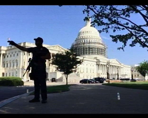Λήξη συναγερμού στις ΗΠΑ: Εκλεισε το Καπιτώλιο -Αναζητούσαν ένοπλη εισβολέα [εικόνα & βίντεο] | iefimerida.gr 0