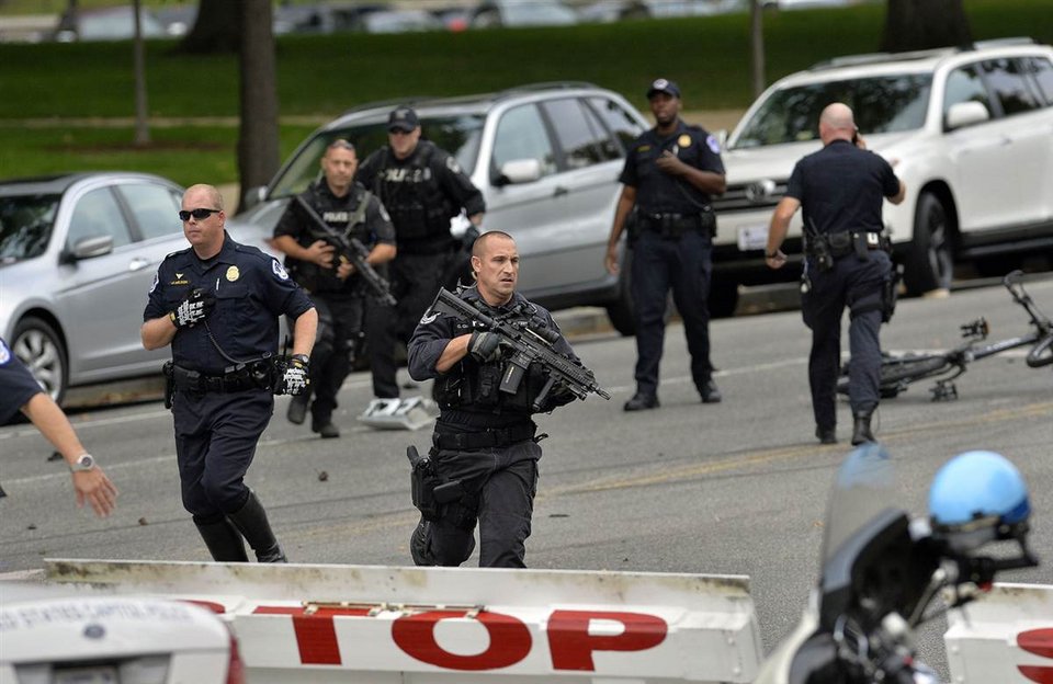 Συναγερμός στις ΗΠΑ μετά από πυροβολισμούς έξω από το Καπιτώλιο [εικόνες] | iefimerida.gr 2