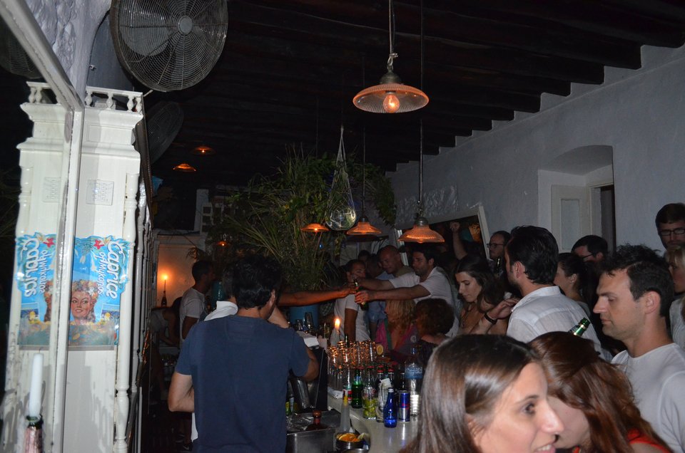 Μπήκε το λουκέτο στο θρυλικό Caprice -Το πάρτι που στήθηκε απέξω μόλις έκλεισαν οι πόρτες -Ενα διαφορετικό αντίο [βίντεο] | iefimerida.gr 3