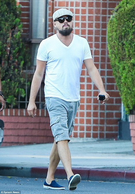 Ακόμη και ο Ντι Κάπριο έγινε χίπστερ: Με μούσι, γυαλί ηλίου, καπελάκι και επίπεδο παπουτσάκι [εικόνες] | iefimerida.gr 0