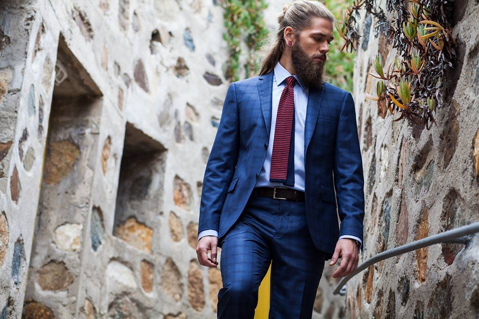 Το εντυπωσιακό μοντέλο με τα θλιμμένα μάτια που έγινε πρότυπο των χίπστερ [εικόνες] | iefimerida.gr 4