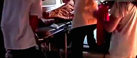 Ερωτικό τρίο της συμφοράς μέσα σε αυτοκίνητο: Τράκαρε με δέντρο -Δύο τραυματίστηκαν σοβαρά [εικόνες&βίντεο] | iefimerida.gr 2