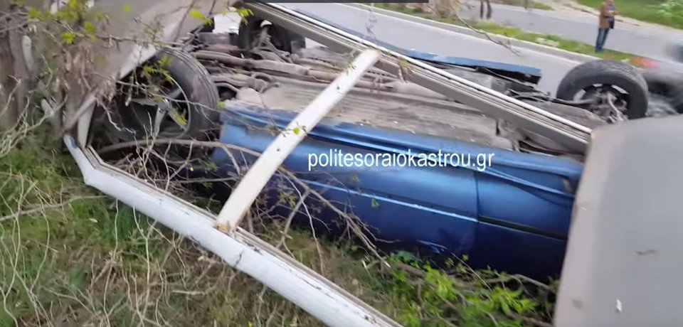 Ωραιόκαστρο: ΙΧ έκανε κόντρες και έπεσε με ιλιγγιώδη ταχύτητα σε στάση λεωφορείου [εικόνες & βίντεο] | iefimerida.gr 0