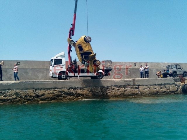 Βρέθηκε κλεμμένο αυτοκίνητο στον βυθό του λιμανιού στο Ηράκλειο- Ηταν εκεί 5 μήνες [εικόνες] | iefimerida.gr 0