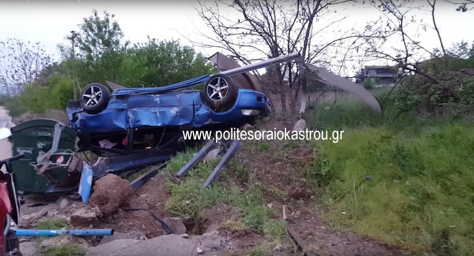 Ωραιόκαστρο: ΙΧ έκανε κόντρες και έπεσε με ιλιγγιώδη ταχύτητα σε στάση λεωφορείου [εικόνες & βίντεο] | iefimerida.gr 1