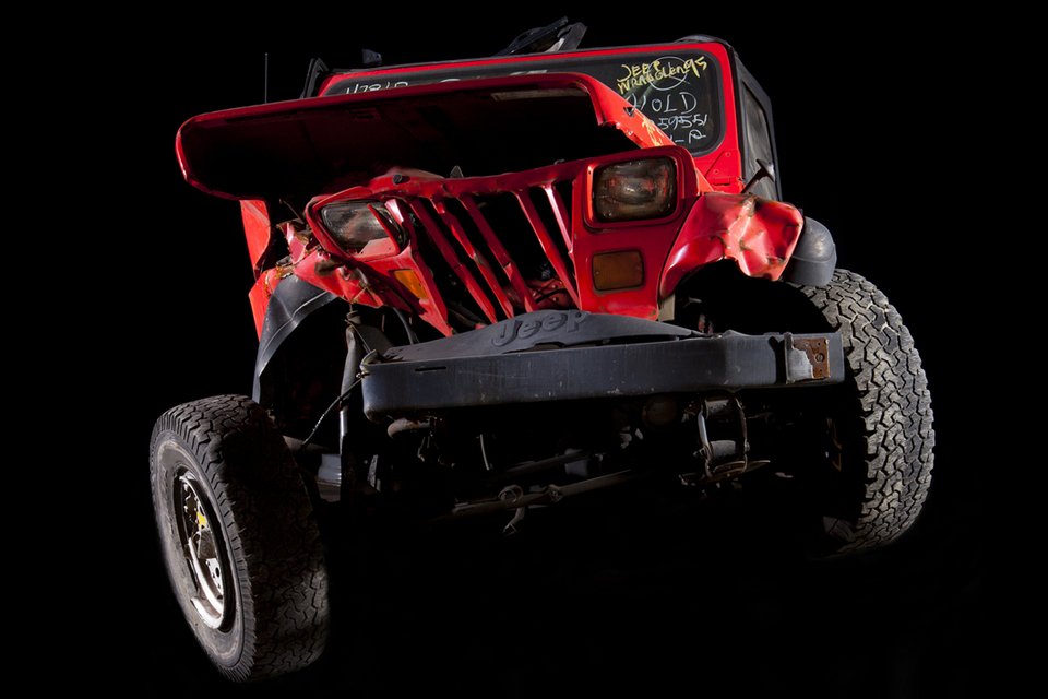 Αυτοκίνητα μετά το τρακάρισμα -Ο φωτογράφος που απαθανατίζει «τσαλακωμένες» λαμαρίνες [εικόνες] | iefimerida.gr 3