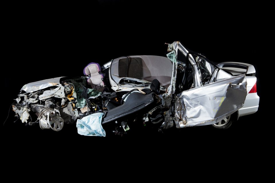 Αυτοκίνητα μετά το τρακάρισμα -Ο φωτογράφος που απαθανατίζει «τσαλακωμένες» λαμαρίνες [εικόνες] | iefimerida.gr 4