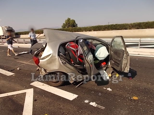 Απίστευτο τροχαίο στην Αταλάντη – Σώθηκαν επειδή έκλαιγε το μωρό τους [εικόνες] | iefimerida.gr 3