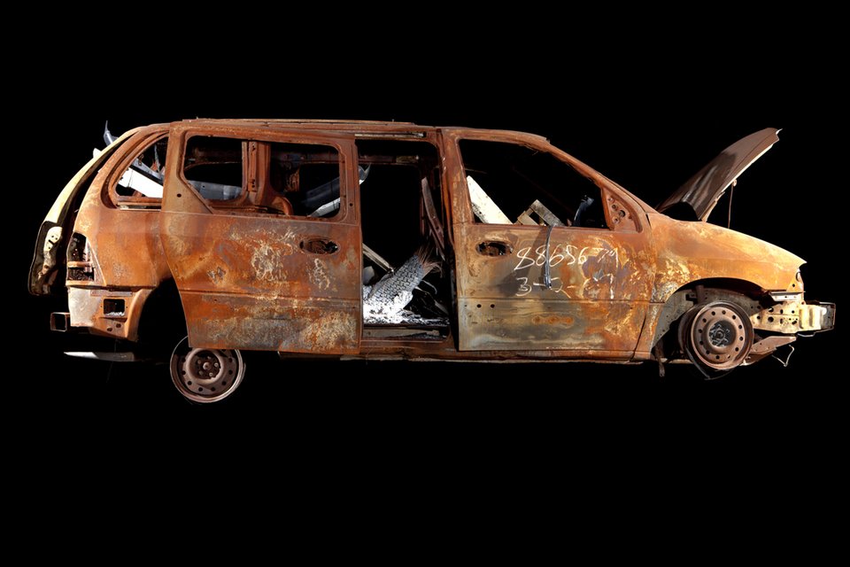 Αυτοκίνητα μετά το τρακάρισμα -Ο φωτογράφος που απαθανατίζει «τσαλακωμένες» λαμαρίνες [εικόνες] | iefimerida.gr 5