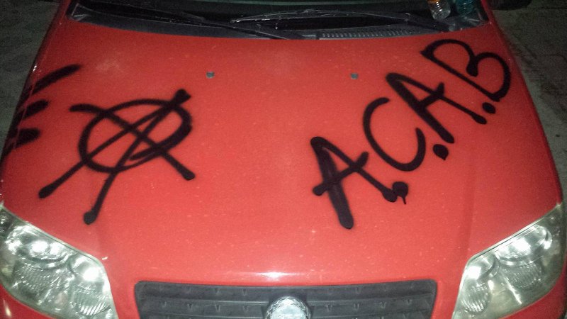 Αναρχικοί έβαψαν με σπρέι το αμάξι του διοικητή του ΑΤ Πάτμου [εικόνες] | iefimerida.gr 1