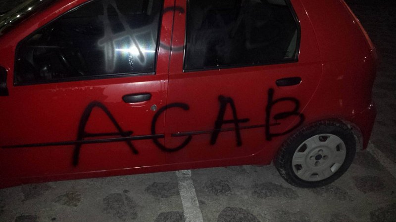 Αναρχικοί έβαψαν με σπρέι το αμάξι του διοικητή του ΑΤ Πάτμου [εικόνες] | iefimerida.gr 2