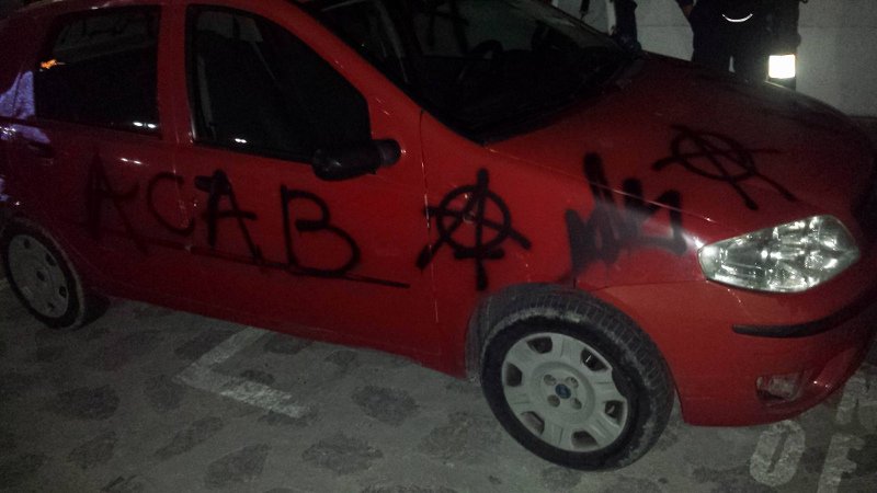 Αναρχικοί έβαψαν με σπρέι το αμάξι του διοικητή του ΑΤ Πάτμου [εικόνες] | iefimerida.gr 0