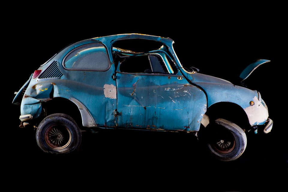 Αυτοκίνητα μετά το τρακάρισμα -Ο φωτογράφος που απαθανατίζει «τσαλακωμένες» λαμαρίνες [εικόνες] | iefimerida.gr 0