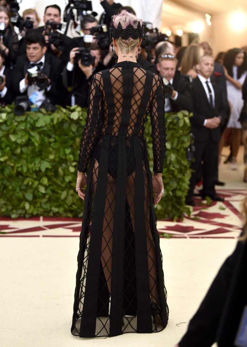 Met Gala: Οι τρεις πιο γυμνές εμφανίσεις και το χειροποίητο φόρεμα H&M [εικόνες] | iefimerida.gr 4