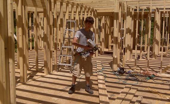 Κακοποιημένη σύζυγος έχτισε δικό της σπίτι, ακολουθώντας οδηγίες στο YouTube [εικόνες] | iefimerida.gr 4