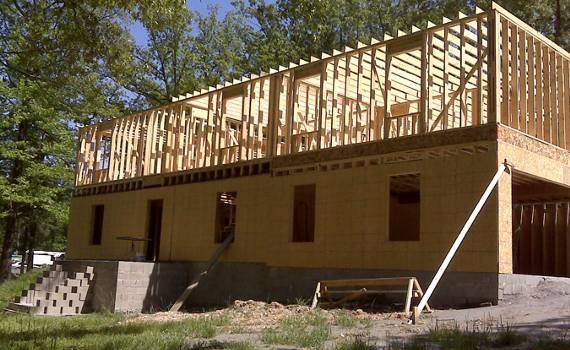 Κακοποιημένη σύζυγος έχτισε δικό της σπίτι, ακολουθώντας οδηγίες στο YouTube [εικόνες] | iefimerida.gr 8