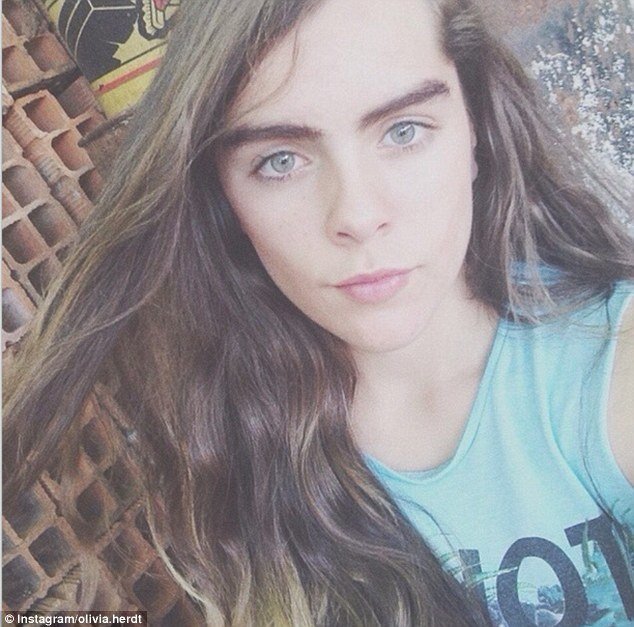 Σωσίας της Κάρα Ντελεβίν της κάνει μεγάλη χαλάστρα [εικόνες] | iefimerida.gr 5