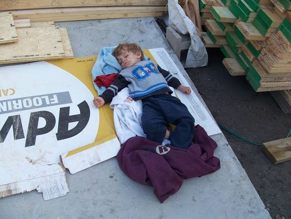 Κακοποιημένη σύζυγος έχτισε δικό της σπίτι, ακολουθώντας οδηγίες στο YouTube [εικόνες] | iefimerida.gr 10