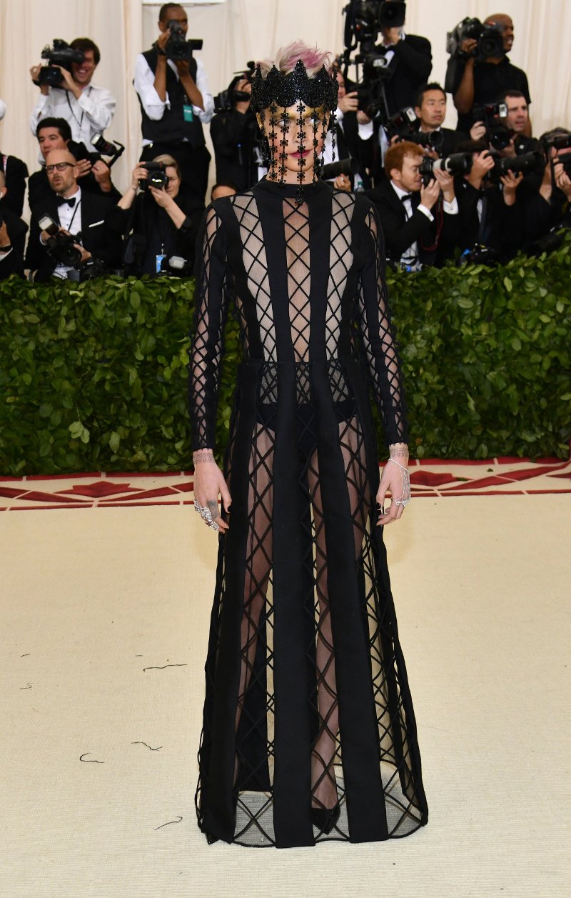 Met Gala: Οι τρεις πιο γυμνές εμφανίσεις και το χειροποίητο φόρεμα H&M [εικόνες] | iefimerida.gr 3