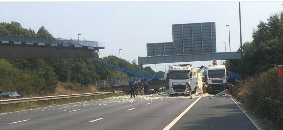 Χάος στη Βρετανία: Κατέρρευσε γέφυρα σε αυτοκινητόδρομο στο Κέντ [εικόνες] | iefimerida.gr 5