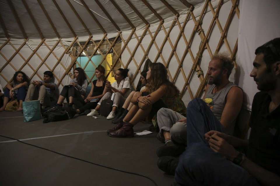 Σαββατοκύριακο στην πλατεία Αυδή με το Caravan project -Δράσεις σε σκηνές [πρόγραμμα] | iefimerida.gr 0